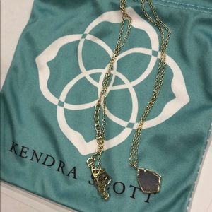 Dainty Kendra Scott necklace with lavender stone!